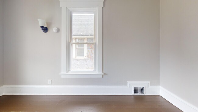 Foto del edificio - 1021 Rex Ave NE