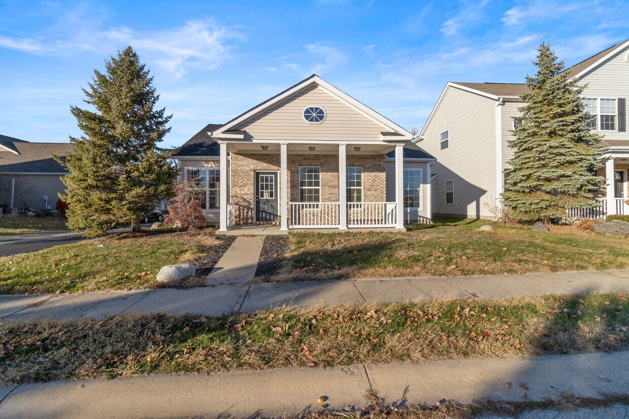 Primary Photo - 952 Helston Ave