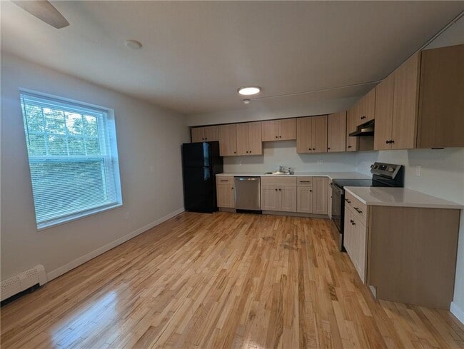 Building Photo - 444 Woodward Rd