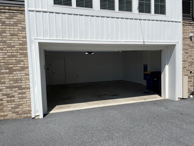 Foto del edificio - 410 Mayer Pl