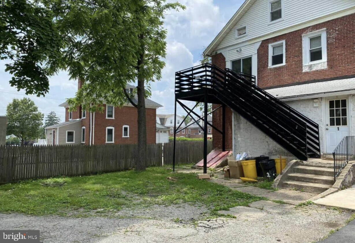 227 Linwood Ave Unit 2, Ardmore, PA 19003 Room for Rent in Ardmore