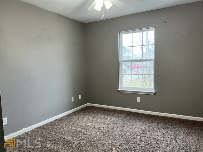 Building Photo - 126 Ashwood Cir