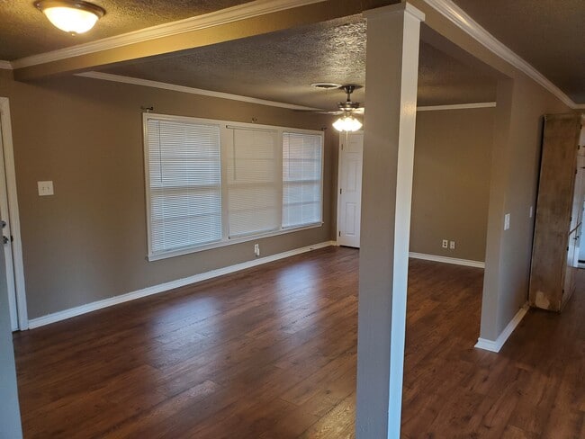 Building Photo - 2420 Bradford St