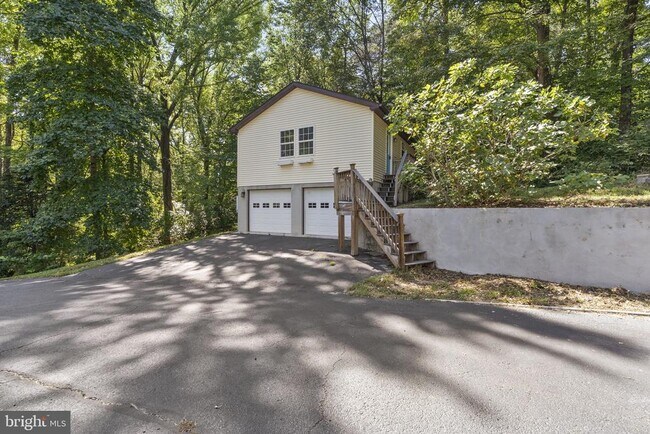 Building Photo - 130 Sunderland Dr