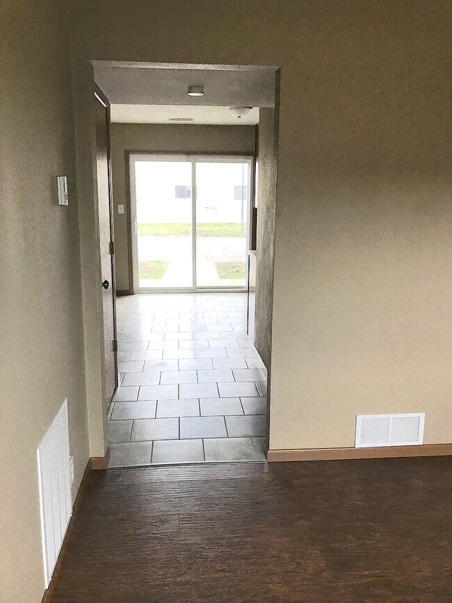 Foto del edificio - 18 Sarpy Rd