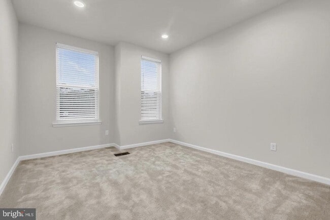 Building Photo - 606 Parker Blvd