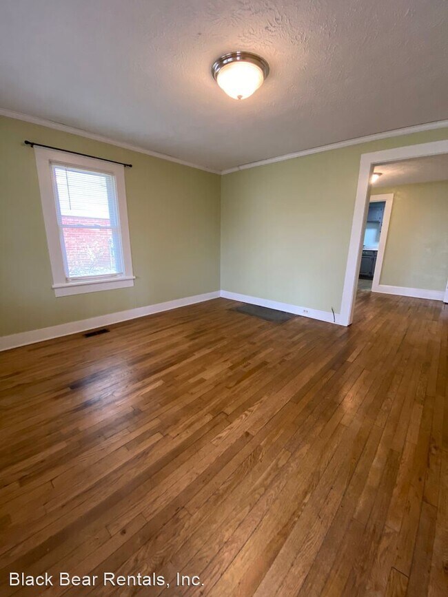 Building Photo - 2 br, 1 bath House - 4 Cottage Street