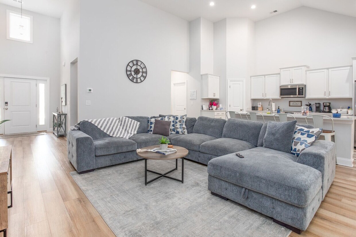 Foto principal - 279 Navigators Dr