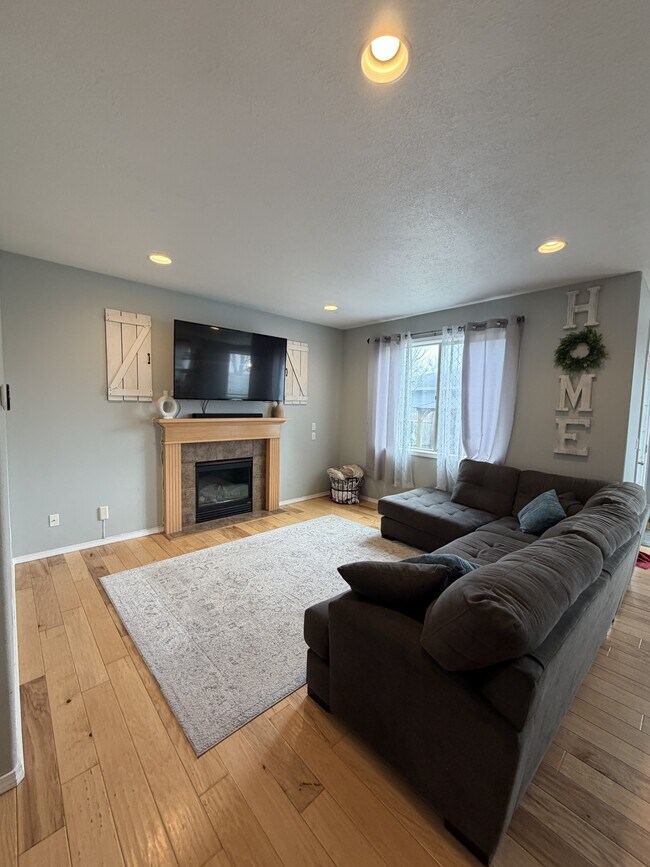 Foto del edificio - 7396 Pineview St NE