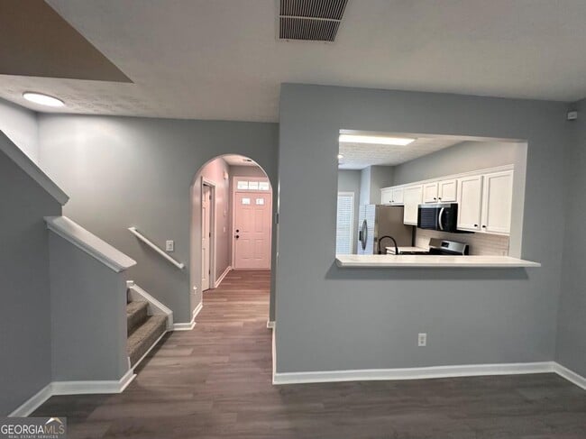 Building Photo - 2025 Austin Park Cir