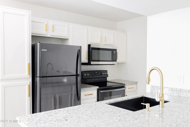 Foto del edificio - 2938 N 61st Pl