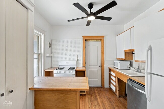 Foto del edificio - 1104 Dempster St