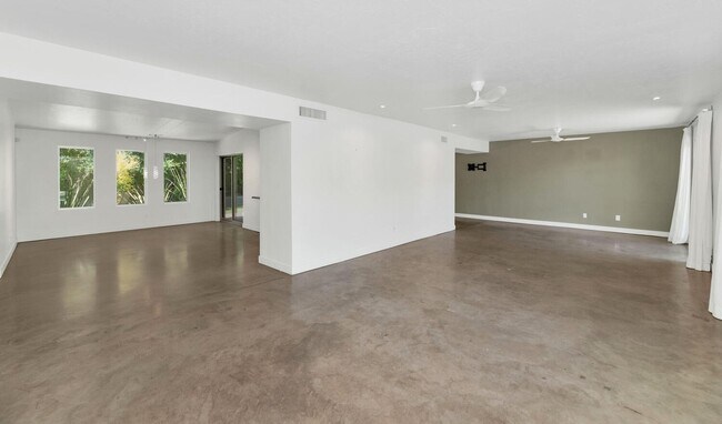 Building Photo - 4629 E Earll Dr