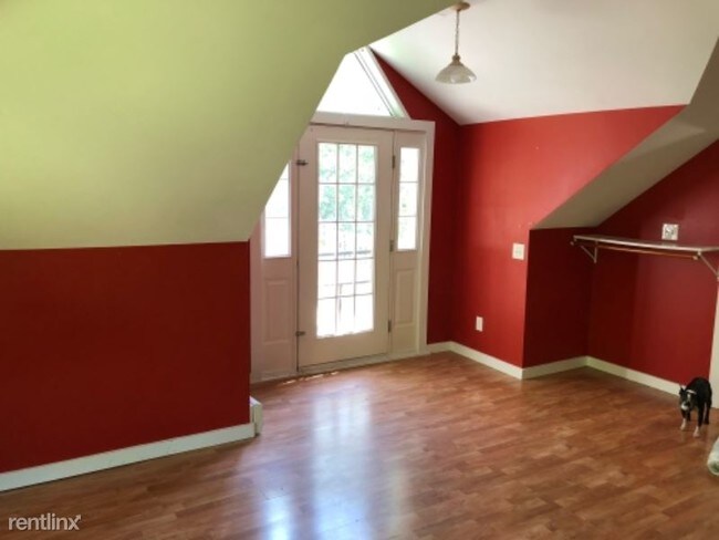 Foto del edificio - 1 br, 1 bath Apartment - 127 Coltsfoot Lane