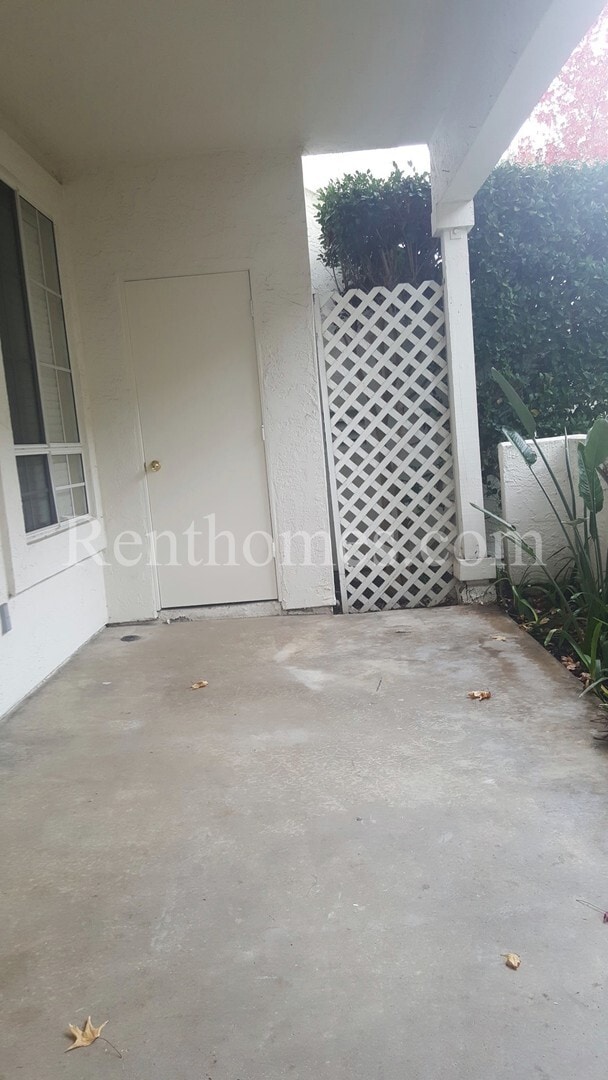Building Photo - Mira Mesa, 11530 Caminito La Bar #121- Lig...