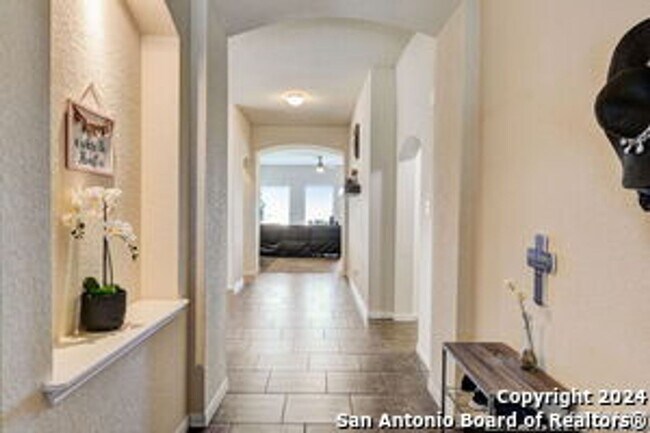 Foto del edificio - Super Nice Spacious Home with over 2600 sq ft in Parc at Escondido