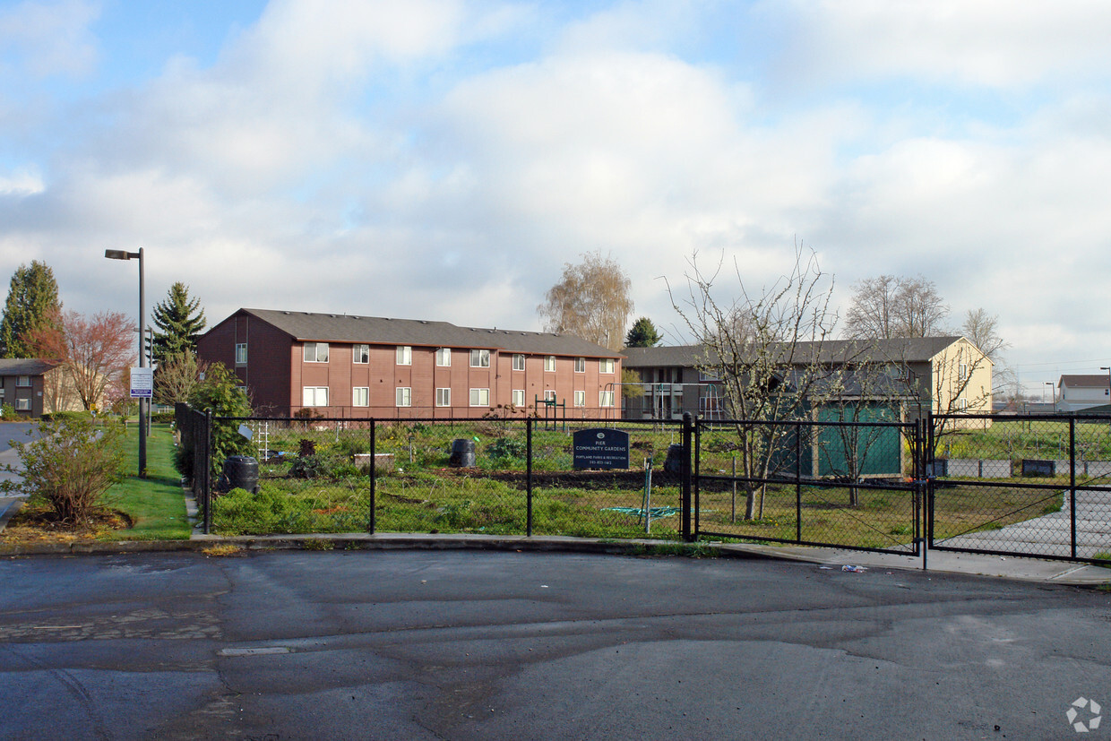 Primary Photo - Cathedral Gardens