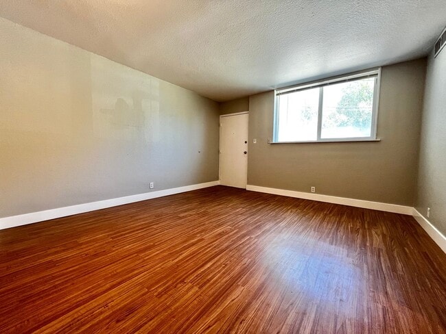 Building Photo - NShields632 (KC-LN)