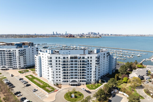 1001-2001 Marina Drive is located in the Marina Bay submarket in Quincy. - Marina Point
