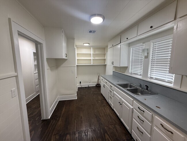 Foto del edificio - 805 E 17th St