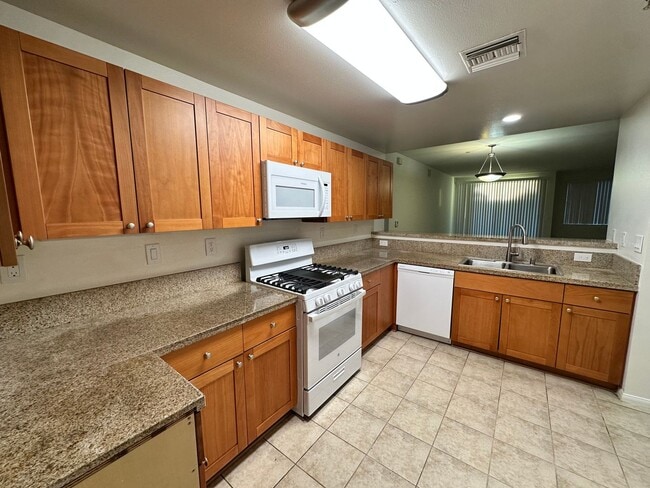 Building Photo - Spacious 2bed2bath Newly Renovated condo, Ready got Move In! adjacent to Warner Center/Woodland H...