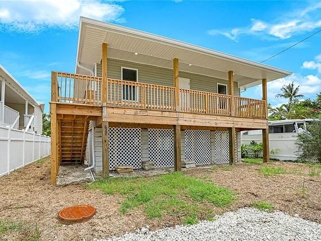 Building Photo - 627 E Palm Ave