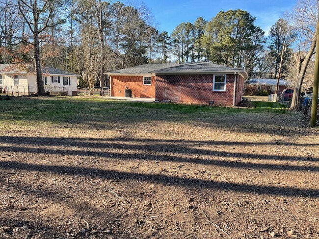 Building Photo - 65 Rooney Rd SW
