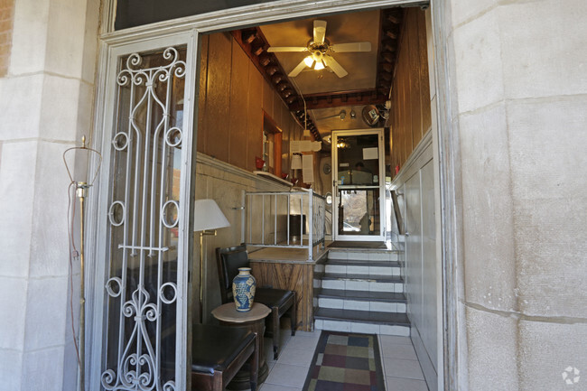 Lobby - 4905 S Michigan Ave