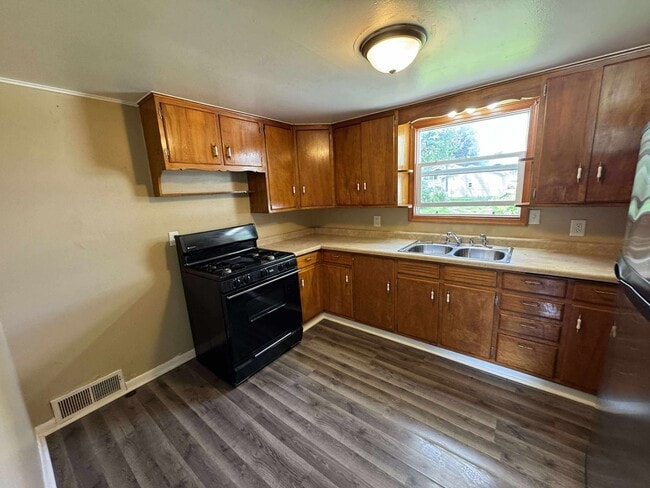 Foto del edificio - Check out this 2-Bedroom Beautiful House!