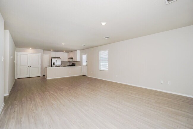 Building Photo - 7241 Avila Vis