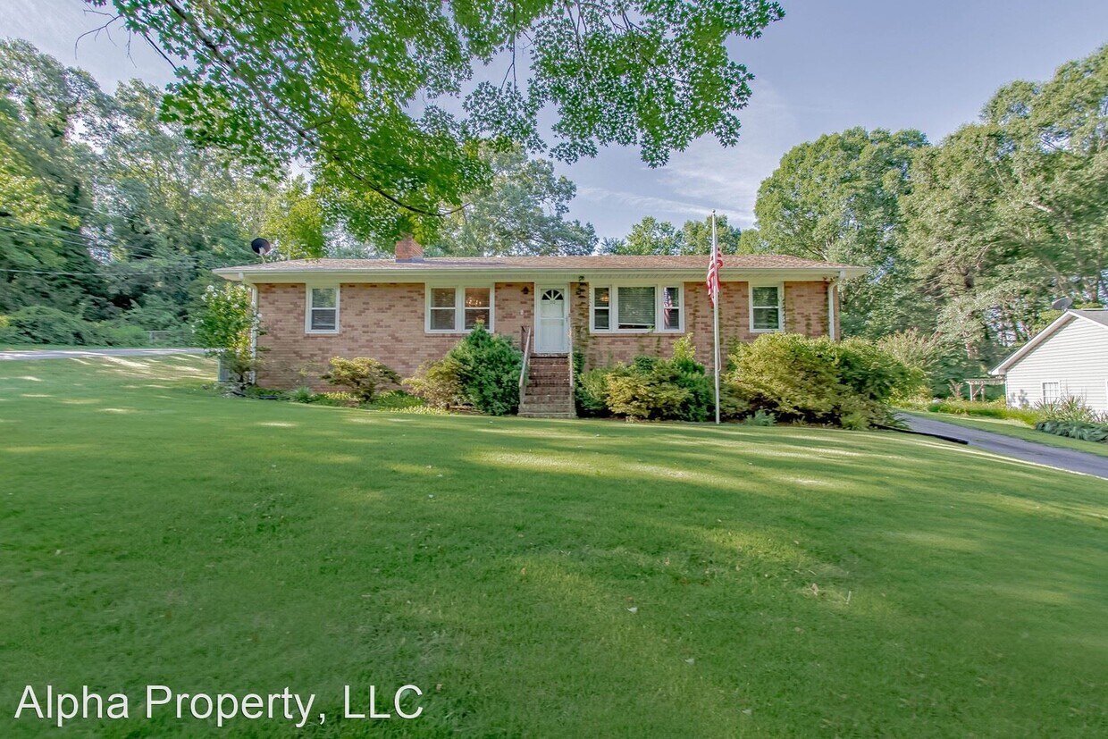 110 Pinewood Dr, Taylors, SC 29687 House Rental in Taylors, SC