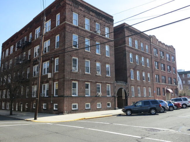 Building Photo - 7512 Park Ave