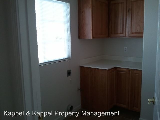 Building Photo - 3 br, 2.5 bath House - 1648 Hickam Court