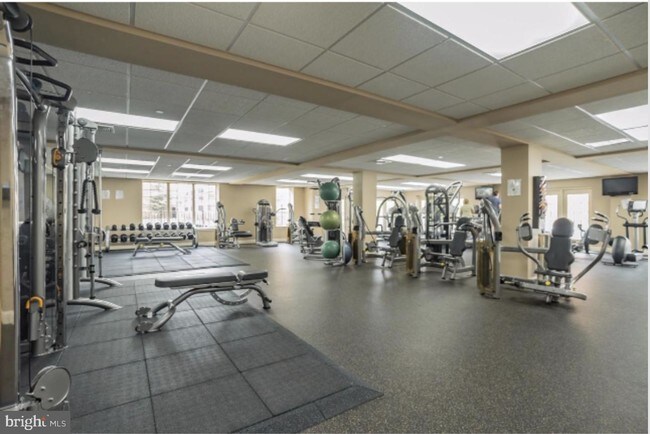 Building Photo - 500 Admirals Way