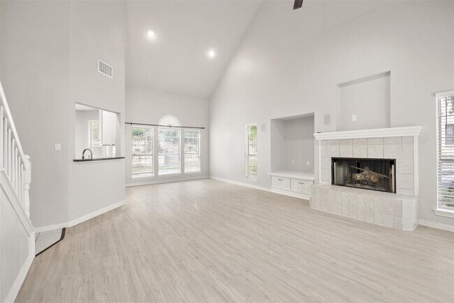 Foto del edificio - 1604 Lakeway Blvd