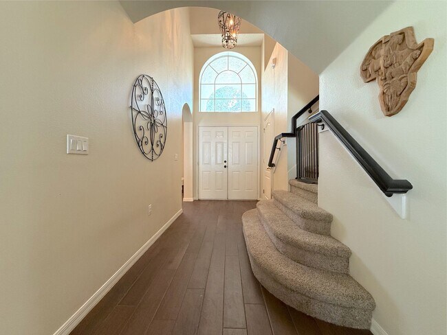 Foto del edificio - Spacious 5BR/3.5BA Home with Huge Backyard...