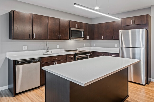 Foto del edificio - 8041 W Bluemound Rd