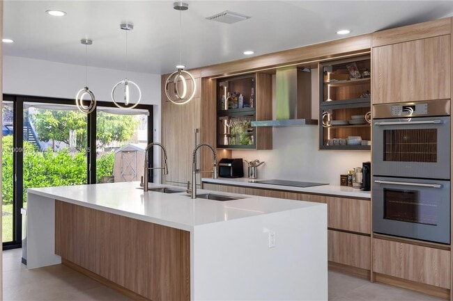 Building Photo - 1141 Hollywood Blvd