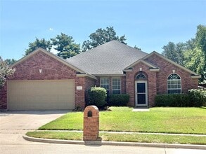 Building Photo - 1584 Meadowview Dr