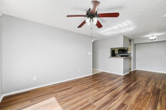 Foto del edificio - 10555 Turtlewood Ct