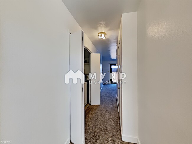 Building Photo - 3 br, 2 bath Townhome - 6 Smithridge Park