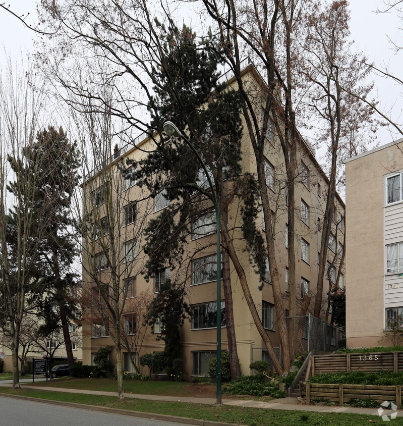 Building Photo - Broughton Manor