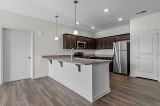 Building Photo - 130 Grove Cir