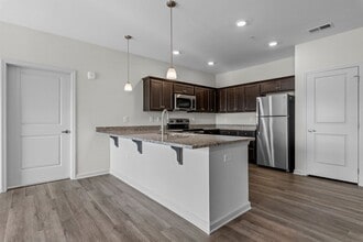 Building Photo - 130 Grove Cir