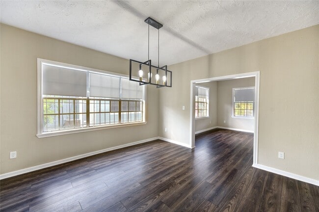 Building Photo - 306 Morris St