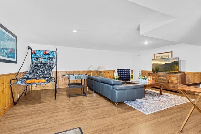 Building Photo - 707 Northumberland Heights Rd