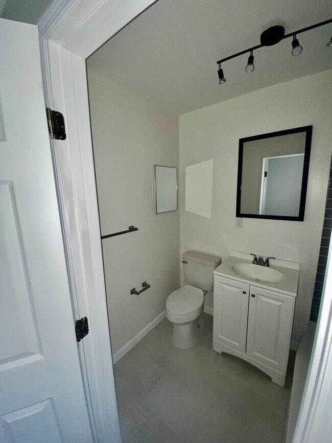 Bathroom - 201 Acklen Park Dr