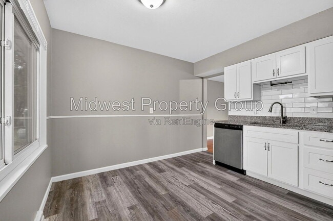 Building Photo - 6717 Lightwood Dr