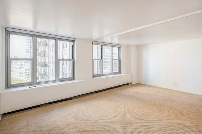 Building Photo - 400 E Randolph St