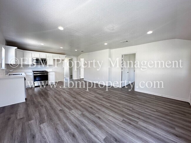 Building Photo - 203 Ave. B - Cozy 3 Bedroom, 1 Bathroom Ho...